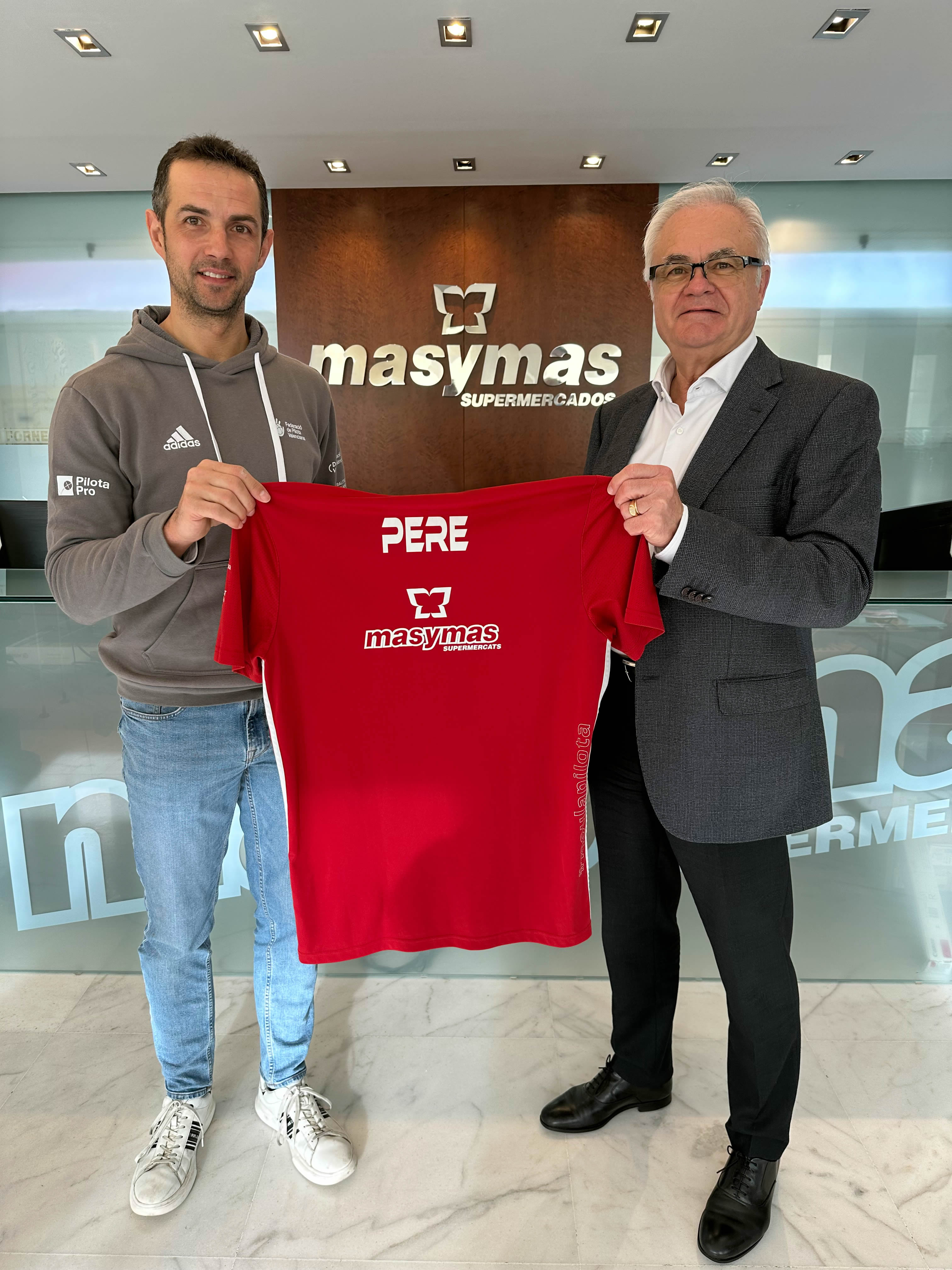 Masymas Supermercados renueva su patrocinio con el pilotari Pere Ribes