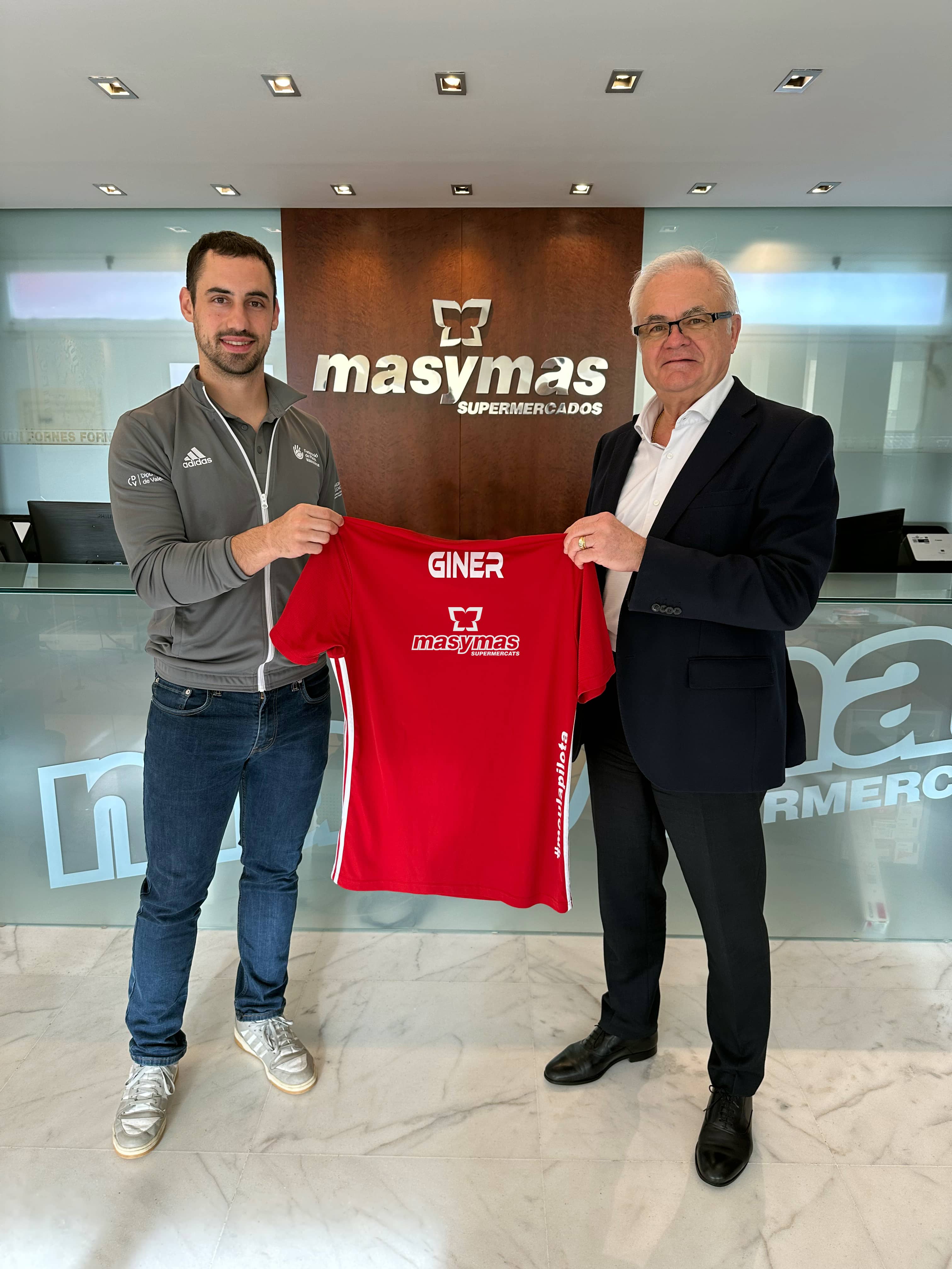 Masymas Supermercados refuerza su apoyo a la pilota con su nuevo patrocinio a Marc Giner